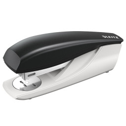 Nitoja 30 arkkia Leitz 5500, laadukas perusnitoja.