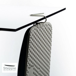 Steppie hook for table