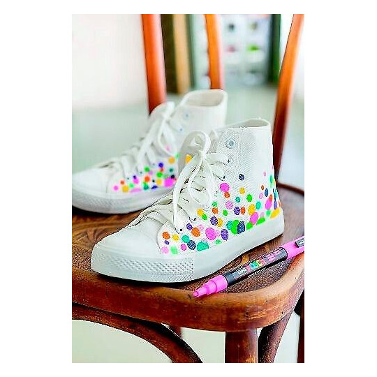 Maalikynäsarja 2,5mm /8kpl UNI PC-5M Posca Paint Marker, perusvärit kaiken merkintään.