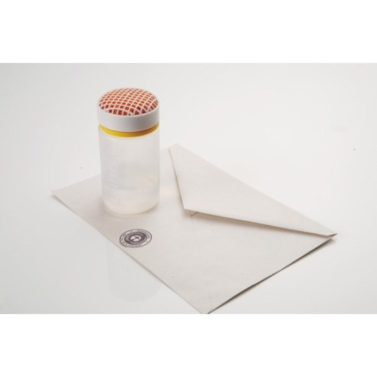 Kirjeenkostutin pullomalli