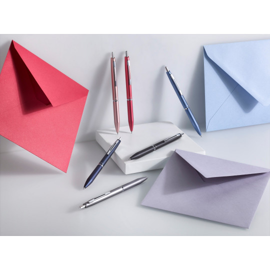 Pilot Acro 1000 Kuulakynä - hämmästyttävän sileää kirjoittamista