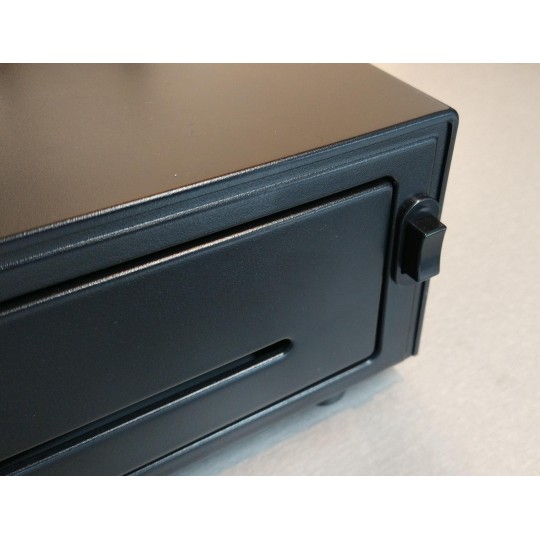 Kassalaatikko Capture CD410 8/4 Manual, helppo avauspainike.