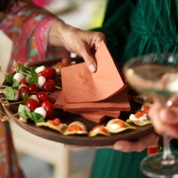 Kahviliina 24x24cm /300kpl Duni Tissue cocktail-tilaisuudessa