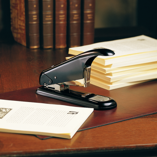 Tehonitoja 110 arkkia Rapid HD-9 - klassinen, tyylikäs ja ergonominen.