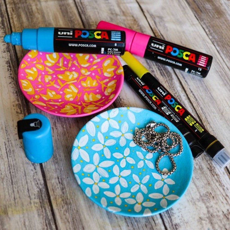 Maalikynäsarja 17mm /8kpl UNI Posca PC-17K Paint Marker. Kestävä ja peittävä mattapinta lähes kaikille pinnoille.