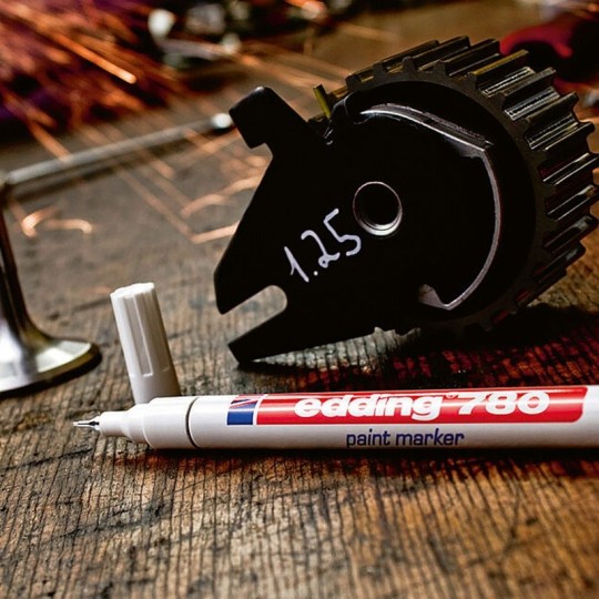 Maalikynä 0,8mm Edding 780 Paint Marker, erittäin ohutkärkinen maalitussi korkeiden lämpötilojen merkintään.
