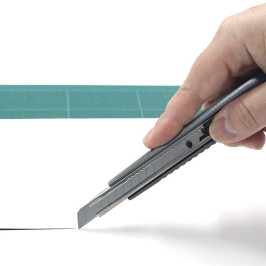 Pahviveitsi 9mm NT-Cutter A-300GRP, metallinen katkoteräveitsi ammattilaisille