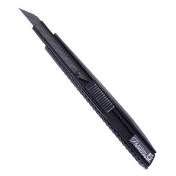 Pahviveitsi 9mm NT-Cutter PMGA-EVO2. Korkealaatuinen, metallinen katkoteräveitsi tarkkuustyöskentelyyn.