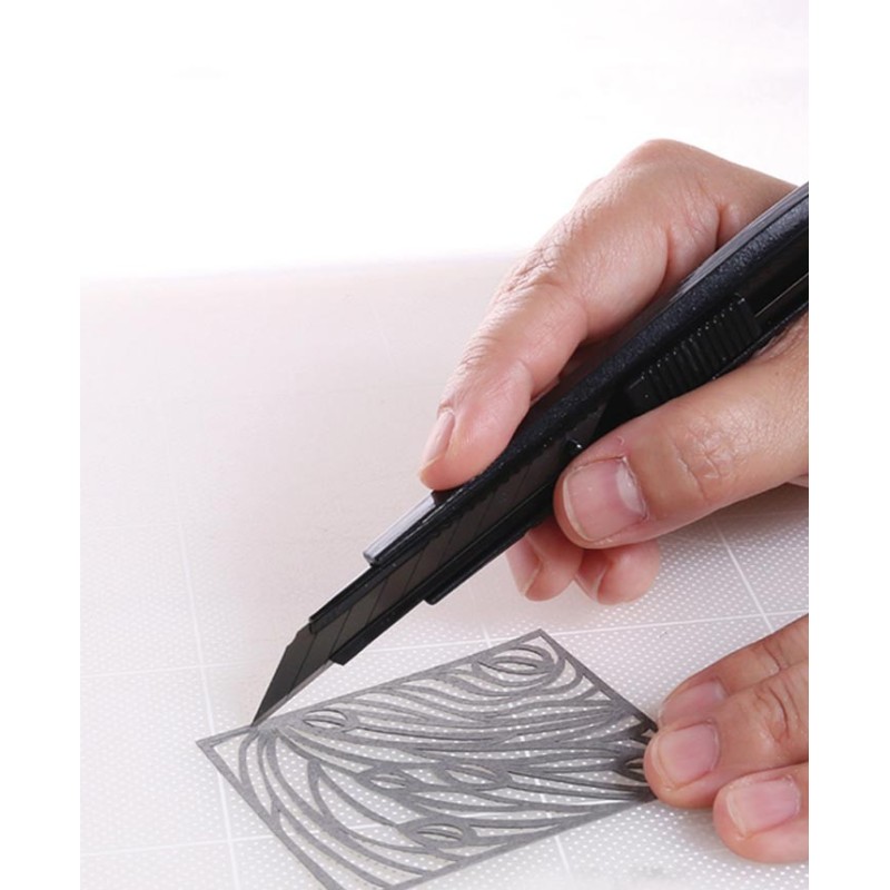 Pahviveitsi 9mm NT-Cutter PMGA-EVO2. Korkealaatuinen, metallinen katkoteräveitsi tarkkuustyöskentelyyn.