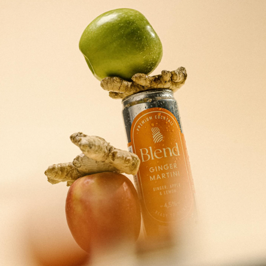 Alkoholiton premium-cocktail Blend Ginger Martini 0,0% 330ml kesän rientoihin ja yritystapahtumiin