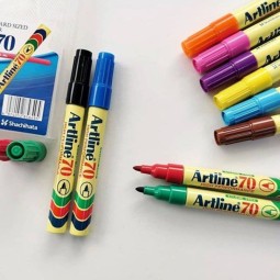 Huopakynä 1,5 Artline 70, suosituin permanent marker pyöreällä kärjellä soveltuu useille pinnoille sisällä ja ulkona