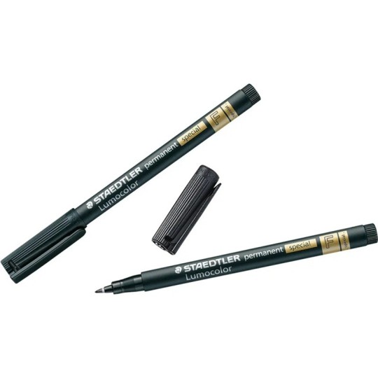 Staedtler Lumocolor 319 Special Permanent. Huopakynä Extra Fine-kärjellä ja pysyvällä musteella erityisesti lasipinnoille.