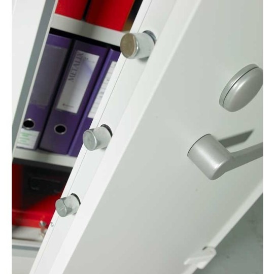 Arkistokaappi Chubbsafes 640, kevyt paloturvattu kassakaappi suuriin säilytystarpeisiin.